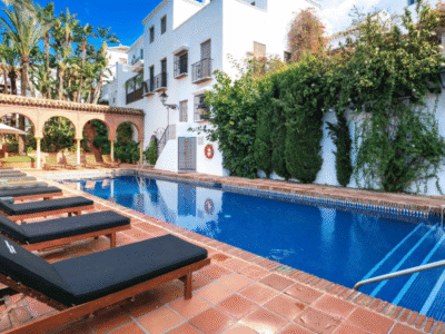 Malaga provints, Marbella - valgusküllane kolme magamistoaga ridaelamu