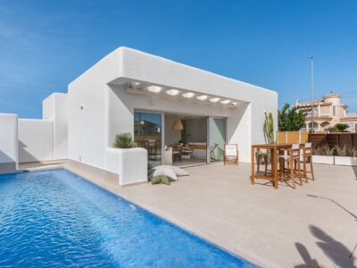 Villa mereäärses golfielamurajoonis Los Alcazareses