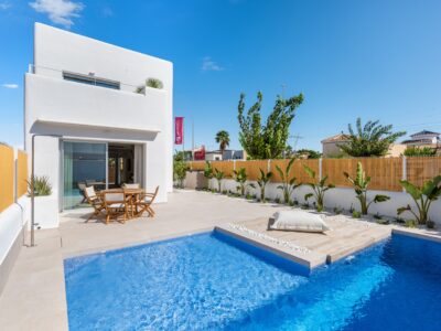 Villa mere lähedal asuvas golfielamurajoonis Los Alcazareses