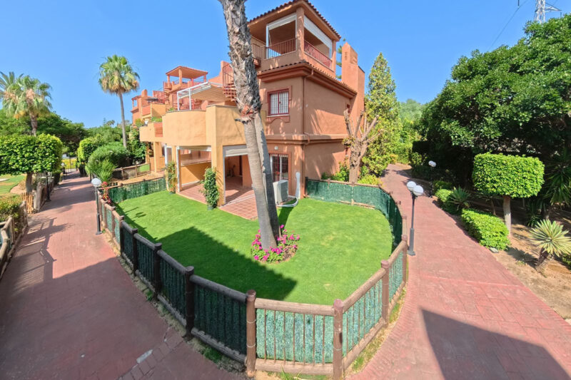 Malaga provints, Marbella - täielikult renoveeritud ja sisustatud nurgakorter La Reserva de Marbella elamukompleksis - Image 2