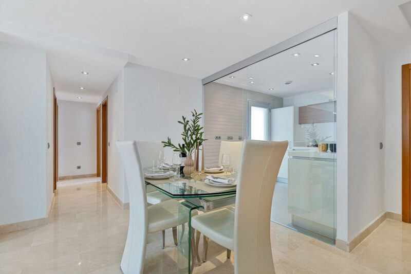 Málaga provints, Nueva Andalucía – kaasaegne villa prestiižses elamukompleksis - Image 3