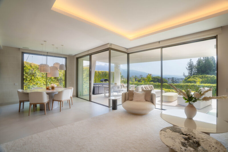 Málaga provints, Nueva Andalucía – kaasaegne villa prestiižses elamukompleksis - Image 13