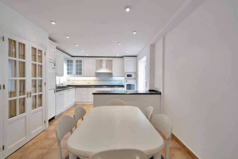 Malaga provints, Marbella - kolmetoaline renoveerimist vajav korter Marbella vanalinnnas - Image 15