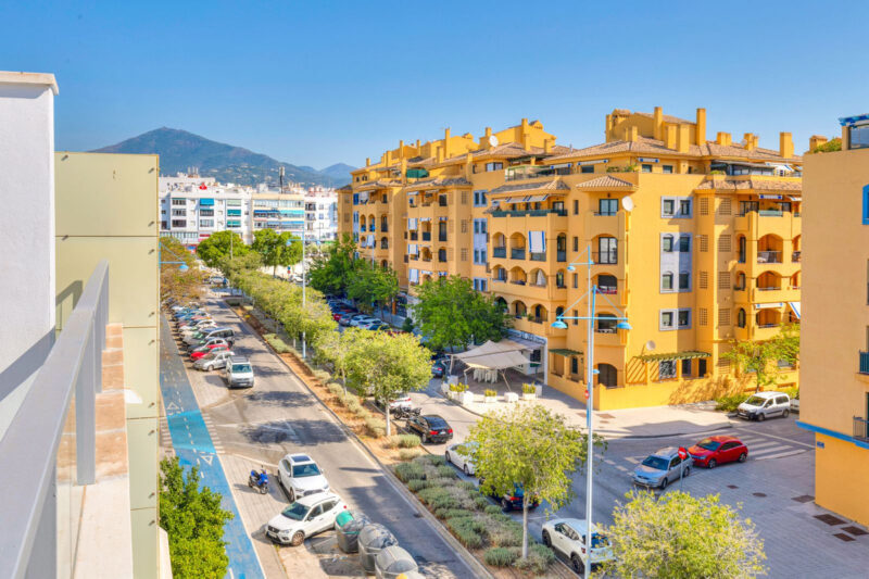 Málaga provints, Marbella, San Pedro Alcántara – stiiline katusekorter ranna ja jahisadama lähedal - Image 16
