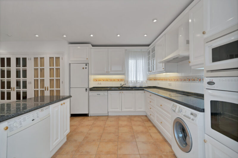 Malaga provints, Marbella - kolmetoaline renoveerimist vajav korter Marbella vanalinnnas - Image 18