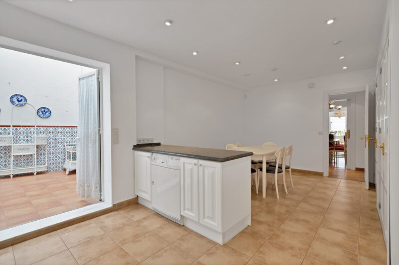 Malaga provints, Marbella - kolmetoaline renoveerimist vajav korter Marbella vanalinnnas - Image 20