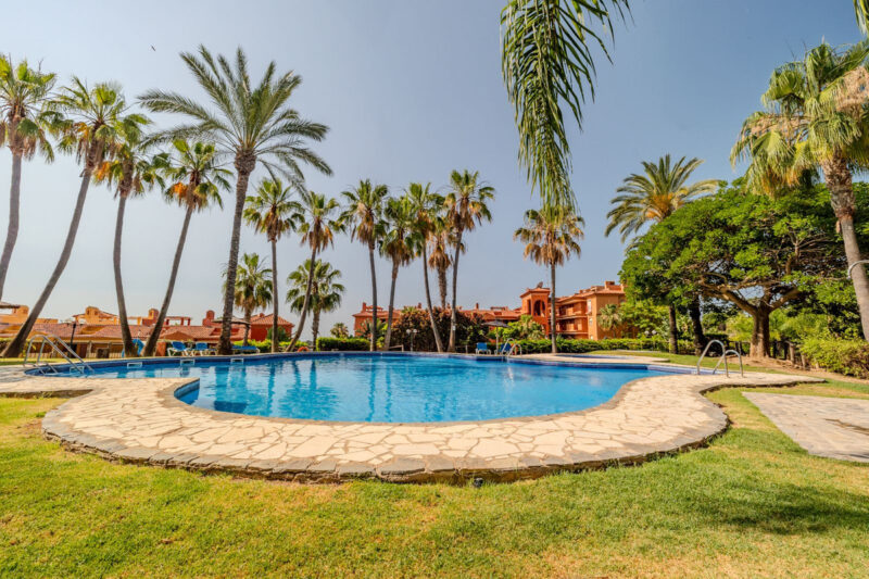 Malaga provints, Marbella - täielikult renoveeritud ja sisustatud nurgakorter La Reserva de Marbella elamukompleksis - Image 3