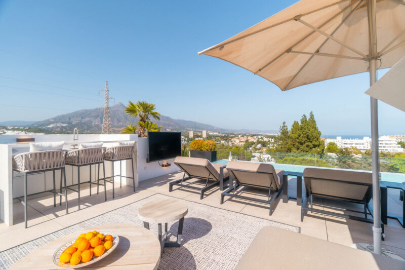 Málaga provints, Nueva Andalucía – kaasaegne villa prestiižses elamukompleksis - Image 4