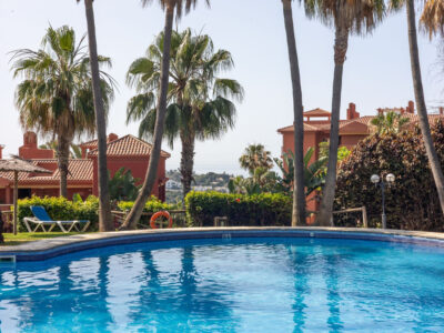 Malaga provints, Marbella - täielikult renoveeritud ja sisustatud nurgakorter La Reserva de Marbella elamukompleksis