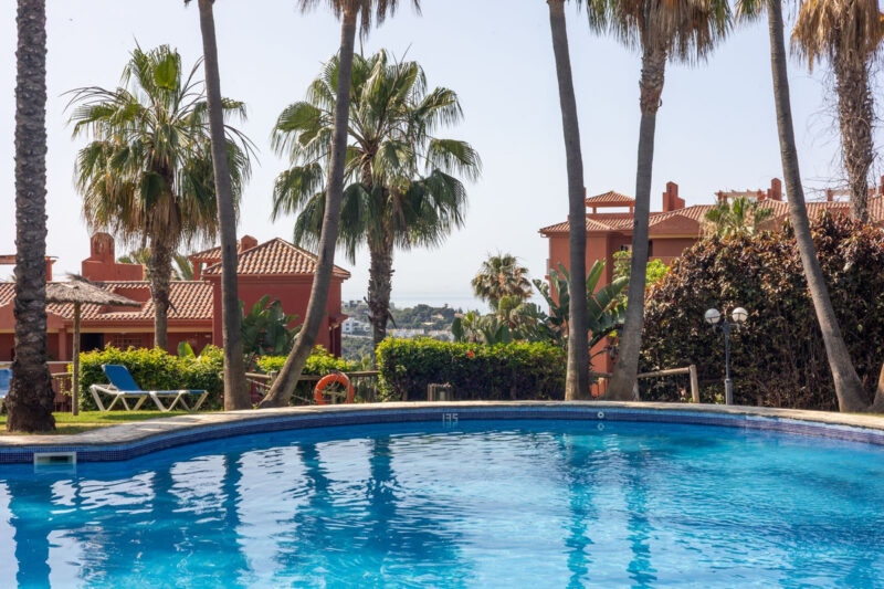 Malaga provints, Marbella - täielikult renoveeritud ja sisustatud nurgakorter La Reserva de Marbella elamukompleksis