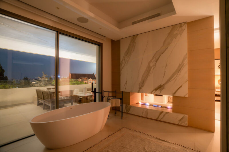 Málaga provints, Nueva Andalucía – kaasaegne villa prestiižses elamukompleksis - Image 30