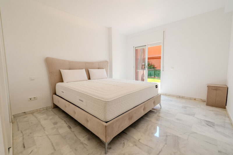 Malaga provints, Marbella - täielikult renoveeritud ja sisustatud nurgakorter La Reserva de Marbella elamukompleksis - Image 4