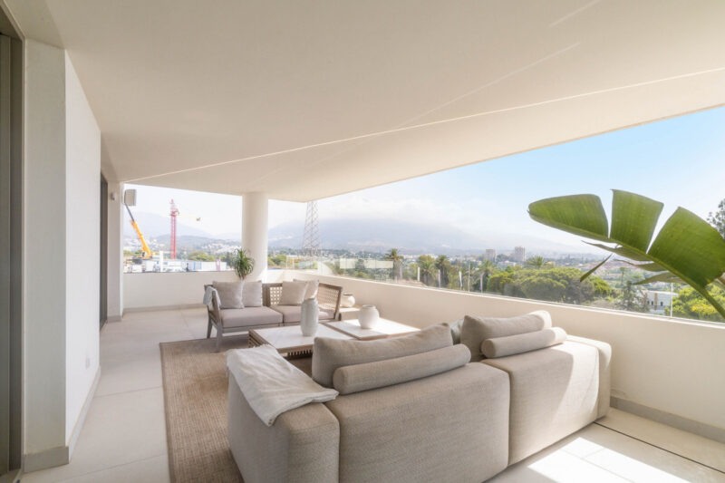 Málaga provints, Nueva Andalucía – kaasaegne villa prestiižses elamukompleksis - Image 33