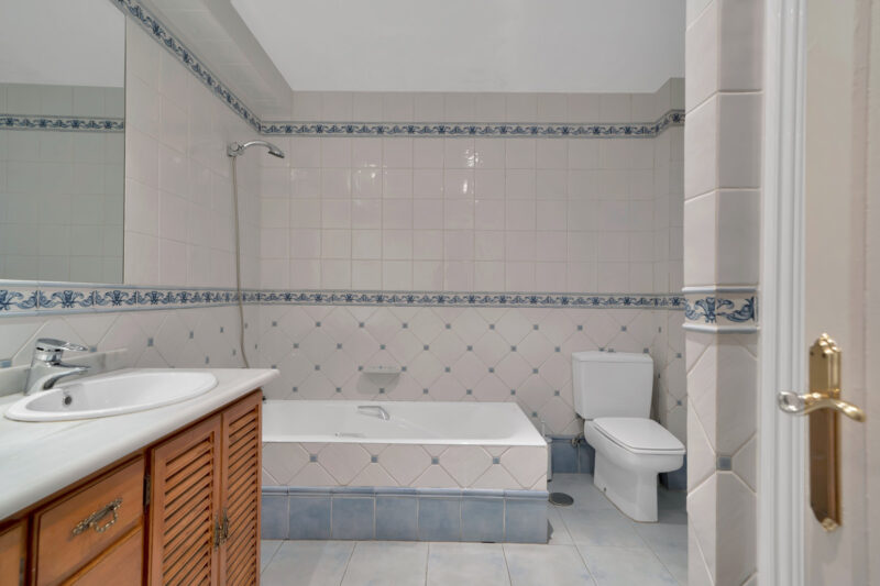 Malaga provints, Marbella - kolmetoaline renoveerimist vajav korter Marbella vanalinnnas - Image 32