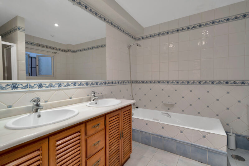 Malaga provints, Marbella - kolmetoaline renoveerimist vajav korter Marbella vanalinnnas - Image 33