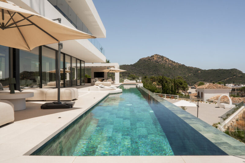 Málaga provints, Benahavís – modernne ja luksuslik villa eksklusiivses elamukompleksis - Image 34