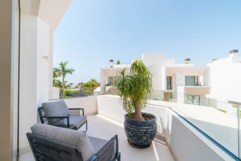 Málaga provints, Nueva Andalucía – kaasaegne villa prestiižses elamukompleksis - Image 36