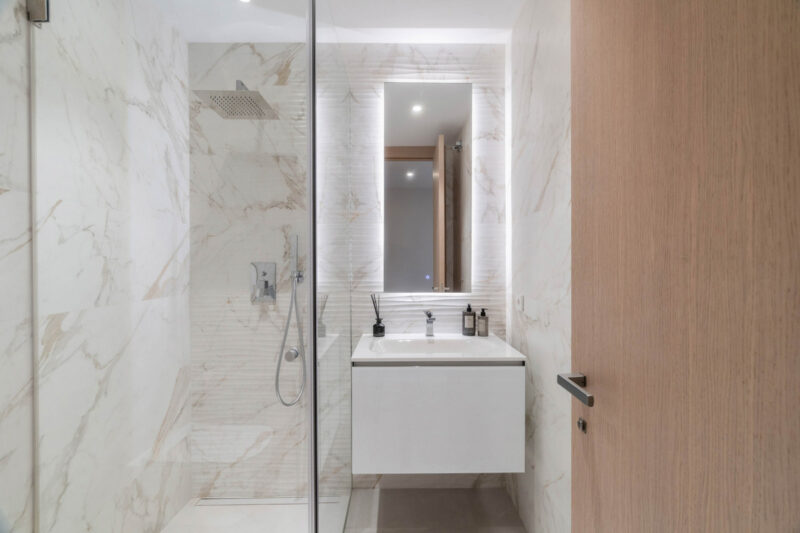 Málaga provints, Nueva Andalucía – kaasaegne villa prestiižses elamukompleksis - Image 46