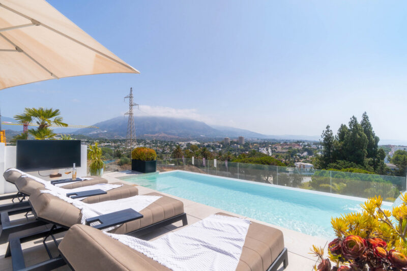 Málaga provints, Nueva Andalucía – kaasaegne villa prestiižses elamukompleksis - Image 49