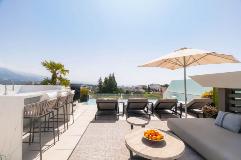 Málaga provints, Nueva Andalucía – kaasaegne villa prestiižses elamukompleksis - Image 50