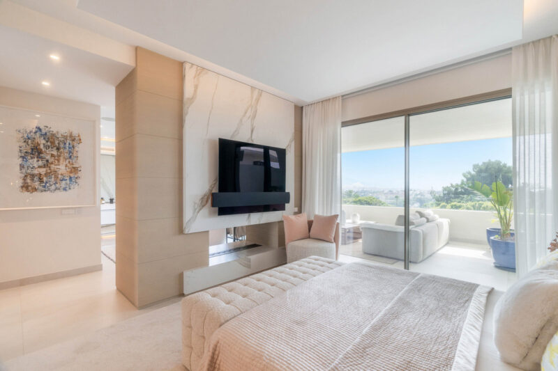 Málaga provints, Nueva Andalucía – kaasaegne villa prestiižses elamukompleksis - Image 7