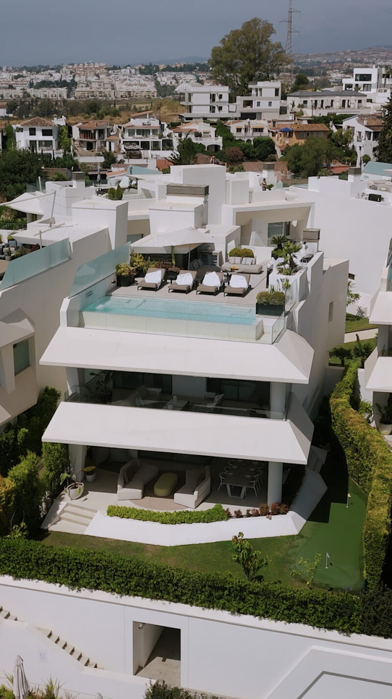 Málaga provints, Nueva Andalucía – kaasaegne villa prestiižses elamukompleksis - Image 57