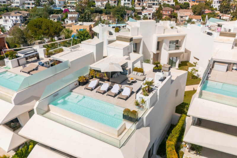Málaga provints, Nueva Andalucía – kaasaegne villa prestiižses elamukompleksis - Image 60