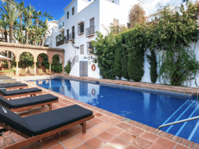 Malaga provints, Marbella - valgusküllane kolme magamistoaga ridaelamu
