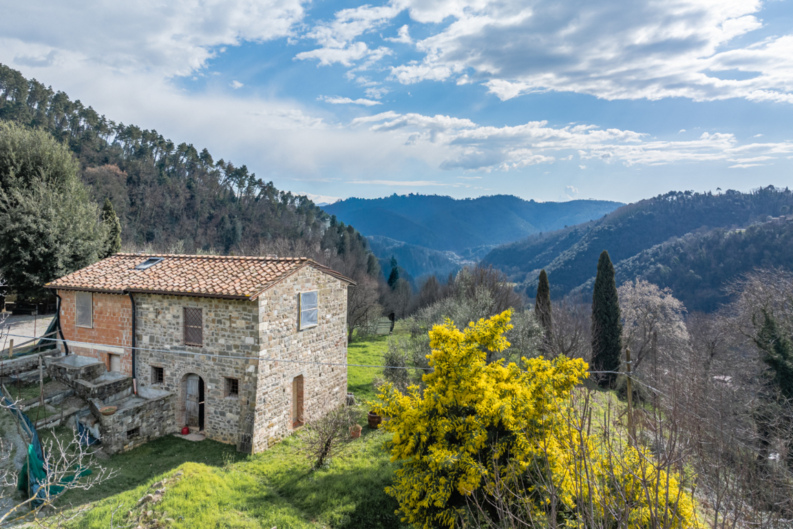 Võluv panoraamvaatega kivimaja Torcigliano küla serval - Image 6